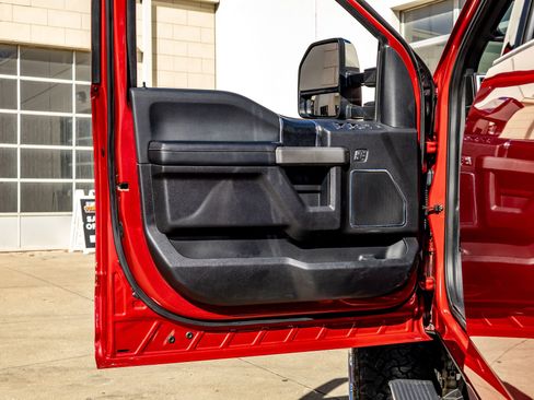 Used 2021 Ford F250 Platinum w/ FX4 Off-Road Package image 36