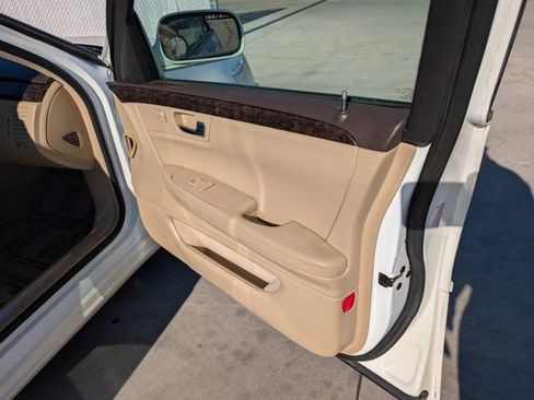 Used 2008 Cadillac DTS w/ Sun And Sound Package FWD image 29