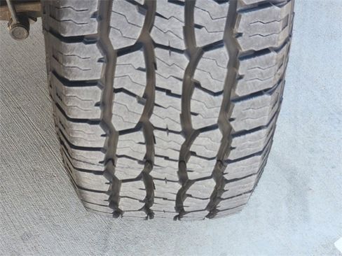 Used 2023 Chevrolet Silverado 2500 High Country w/ Safety Package II image 12