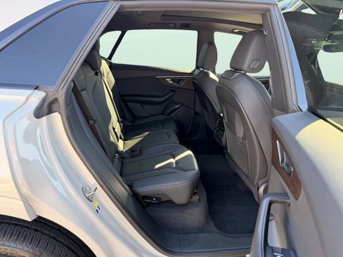 Used 2023 Audi Q8 Premium w/ Convenience Package image 41