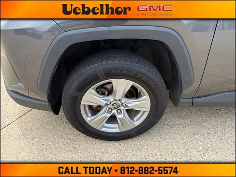 Used 2022 Toyota RAV4 LE AWD/4WD image 14