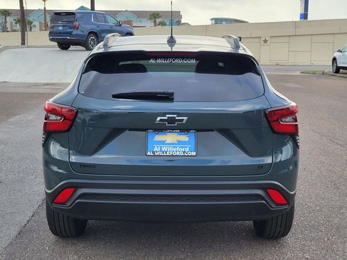 New 2026 Chevrolet Trax LT w/ Midnight Edition FWD image 4