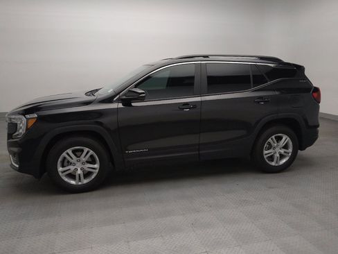 Used 2024 GMC Terrain SLE w/ Driver Convenience Package FWD image 2