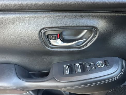 Used 2024 Honda HR-V EX-L image 10