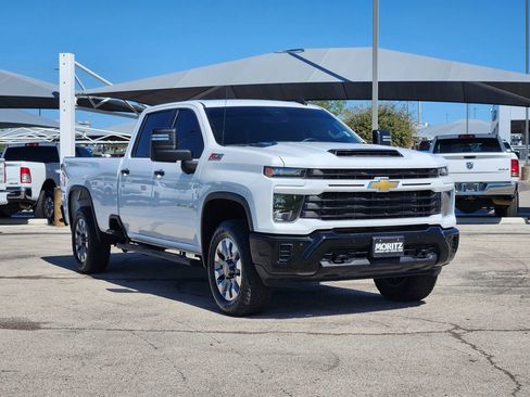Used 2025 Chevrolet Silverado 2500 Custom w/ Custom Value Package image 3