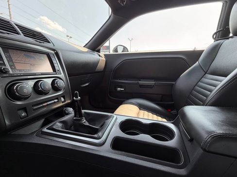 Used 2010 Dodge Challenger R/T RWD image 37