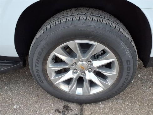 New 2026 Chevrolet Suburban Premier image 9