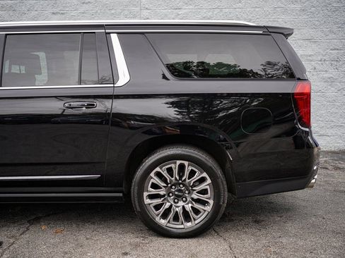 Used 2023 GMC Yukon XL Denali Ultimate image 12