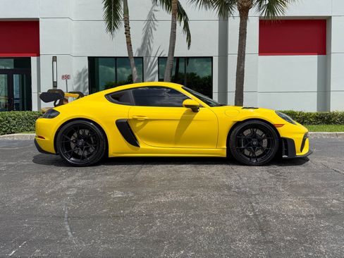 Used 2025 Porsche 718 Cayman GT4 RS RWD image 2