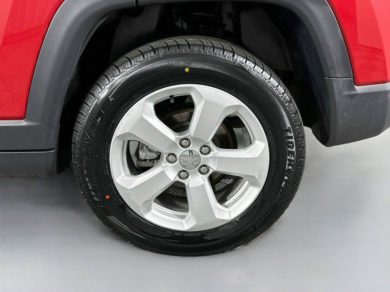 Used 2019 Jeep Compass Latitude w/ Cold Weather Group AWD/4WD image 30
