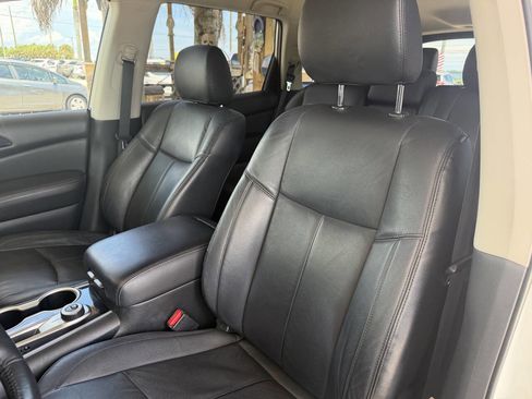 Used 2018 Nissan Pathfinder SV AWD/4WD image 13