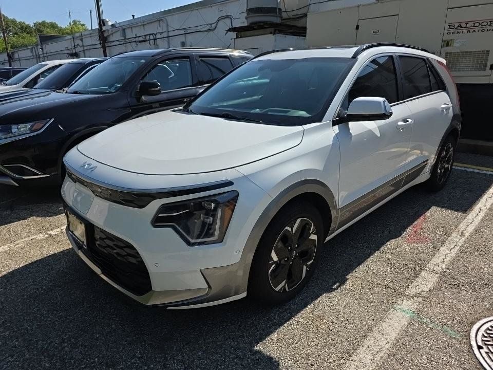 Certified 2023 Kia Niro Wave FWD image 3