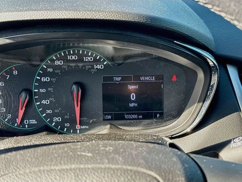 Used 2020 Chevrolet Trax LT w/ LT Convenience Package AWD/4WD image 16