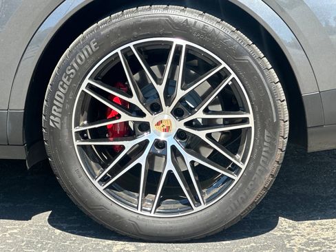 Used 2025 Porsche Cayenne S image 39