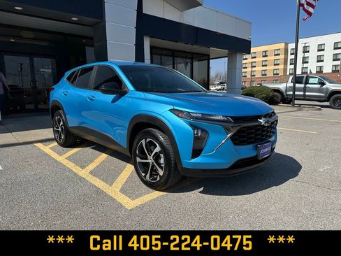 Used 2025 Chevrolet Trax RS w/ Driver Confidence Package image 11