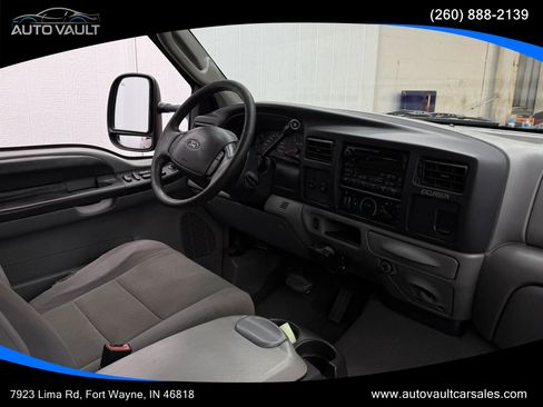 Used 2005 Ford Excursion XLT RWD image 11