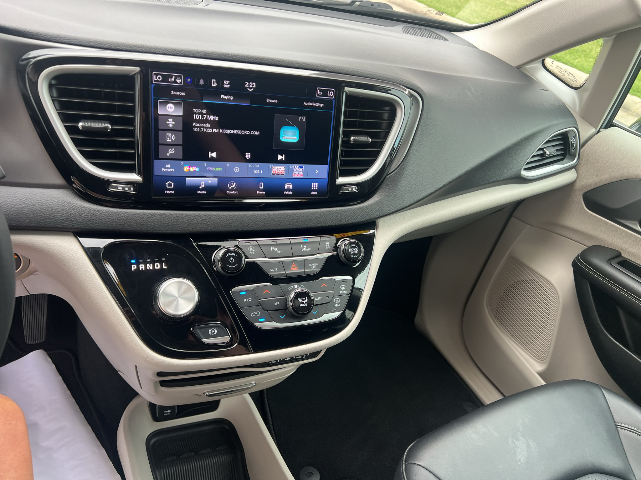 Used 2024 Chrysler Pacifica Touring-L FWD image 31