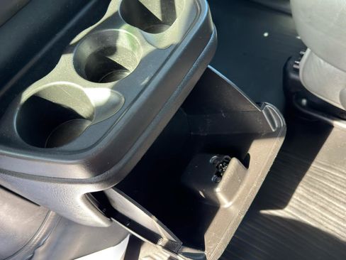 Used 2018 Chevrolet Express 2500 RWD image 17