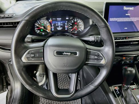 Used 2022 Jeep Compass Latitude w/ Sun and Sound Group AWD/4WD image 11