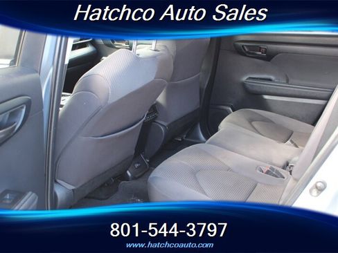 Used 2023 Toyota Highlander LE AWD/4WD image 14