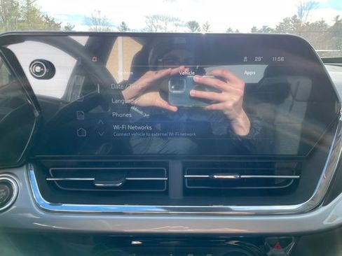 New 2026 Chevrolet Trax LT image 28