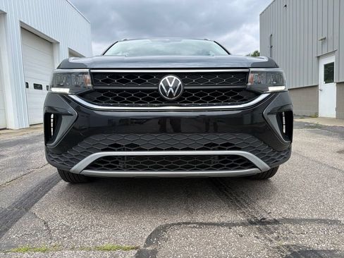 Used 2024 Volkswagen Taos SE FWD image 5