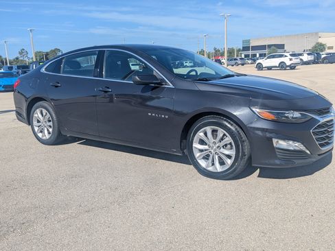 Used 2023 Chevrolet Malibu LT image 2