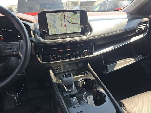 Used 2023 Nissan Rogue Platinum image 18