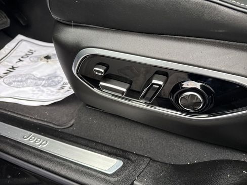 New 2025 Jeep Grand Cherokee Overland image 25