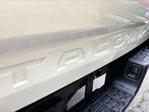 Certified 2021 Toyota Tacoma TRD Sport AWD/4WD image 10