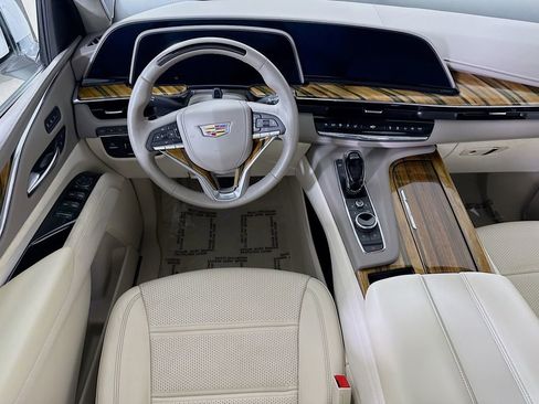 Used 2023 Cadillac Escalade Sport Platinum w/ LPO, ONYX Package AWD/4WD image 3