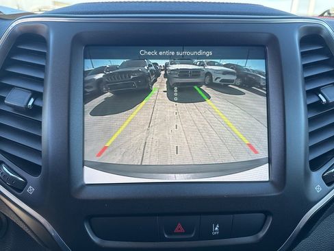 Used 2022 Jeep Cherokee Trailhawk image 23