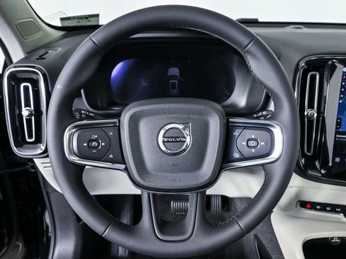 Certified 2025 Volvo XC40 B5 Plus image 10