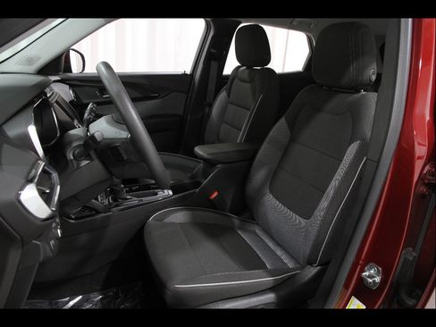 Used 2023 Chevrolet TrailBlazer LT FWD image 5