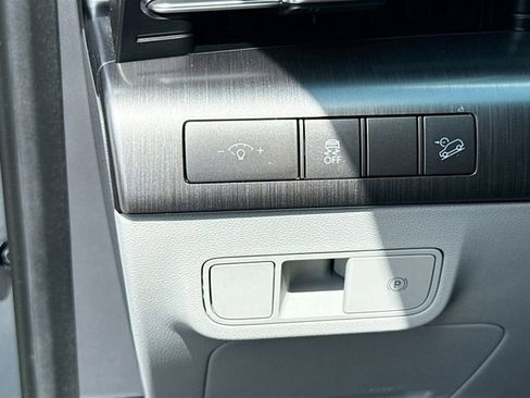 Certified 2025 Hyundai Kona SEL FWD image 10