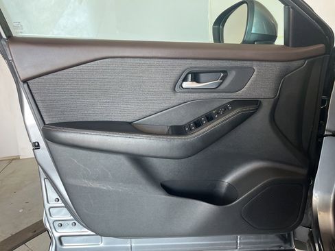 Used 2022 Nissan Rogue SV FWD image 26
