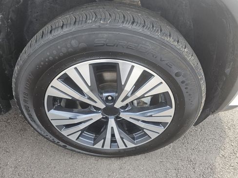 Used 2023 Nissan Rogue SV image 9