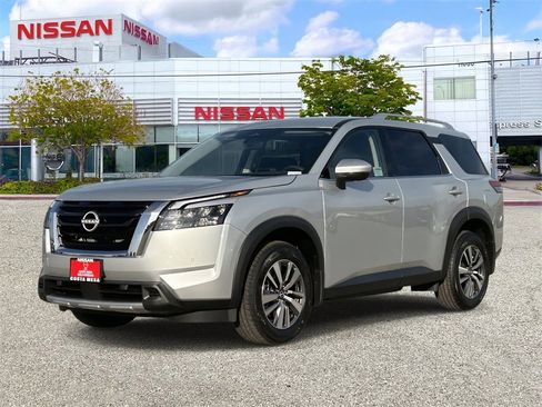 New 2025 Nissan Pathfinder SL image 1