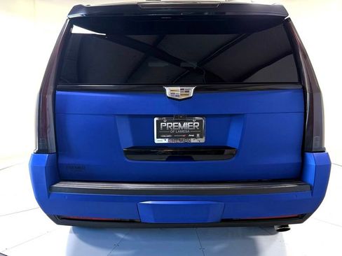 Used 2019 Cadillac Escalade ESV Premium Luxury w/ LPO, Radiant Package image 8