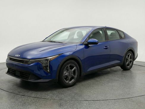 Used 2025 Kia K4 LXS image 3