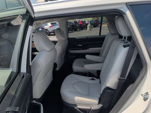 Certified 2025 Toyota Grand Highlander AWD image 11