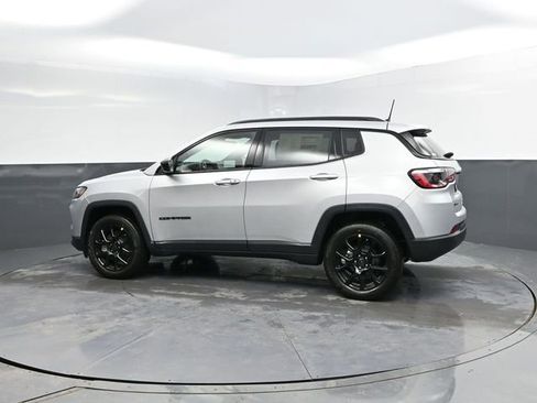 New 2026 Jeep Compass Latitude AWD/4WD image 4
