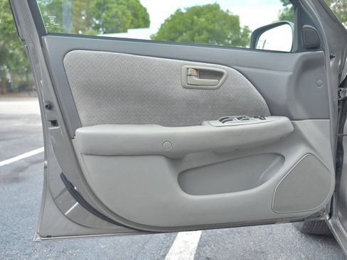 Used 2001 Toyota Camry XLE image 12