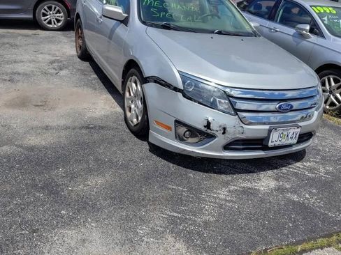 Used 2010 Ford Fusion SE FWD image 2