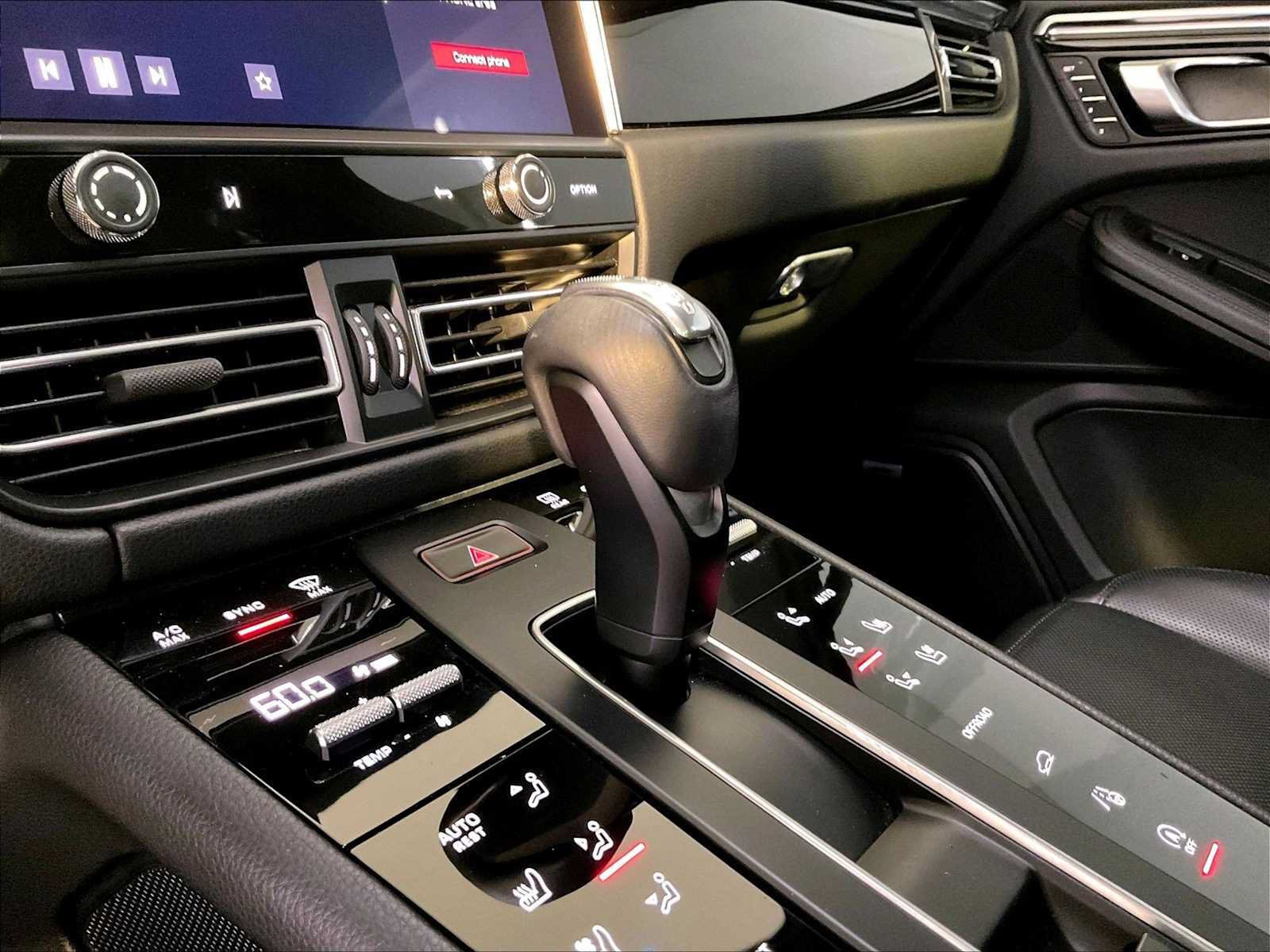 Certified 2023 Porsche Macan S AWD/4WD image 17