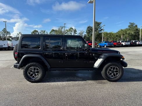 Used 2024 Jeep Wrangler Unlimited Rubicon AWD/4WD image 2