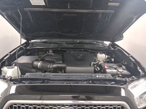 Used 2017 Toyota Tacoma TRD Off-Road w/ Tow Package (A/T) AWD/4WD image 7