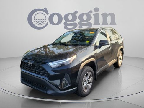 Used 2025 Toyota RAV4 XLE w/ Convenience Package FWD image 1