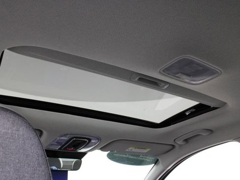 Certified 2025 Hyundai Elantra Limited image 21