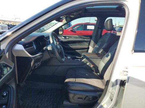 Used 2022 Jeep Grand Cherokee Trailhawk image 13